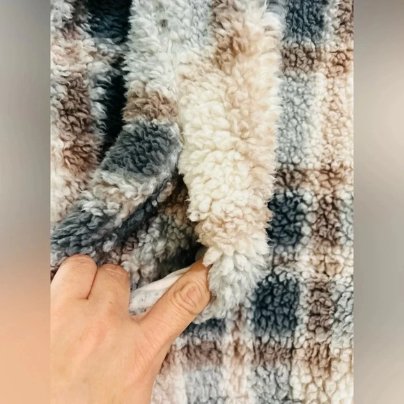 THRED-SUPPLY Plaid print cropped Sherpa sweatshirt THRED-SUPPLY size small cozy - Picture 6 of 10